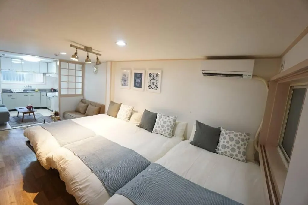Apartment House White Mansion 201 Osaka