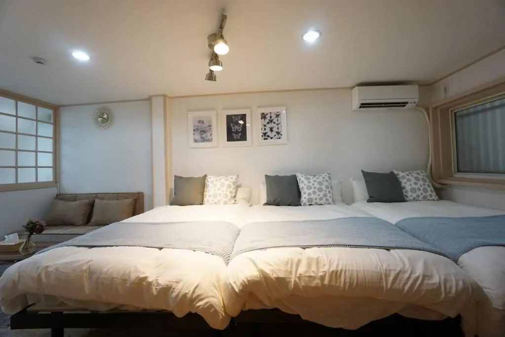 Apartment House White Mansion 201 Osaka 0*,  Japan