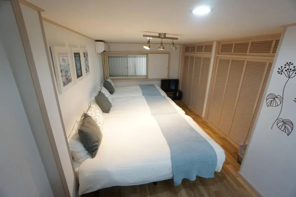 Apartment House White Mansion 201 Osaka Japan